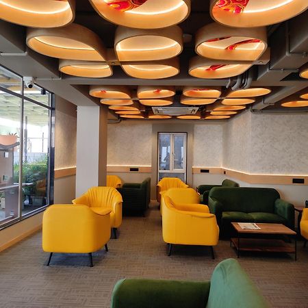 Hotel Sifat International Сурат Экстерьер фото