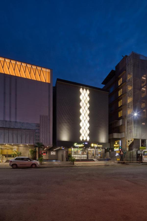 Hotel Sifat International Сурат Экстерьер фото
