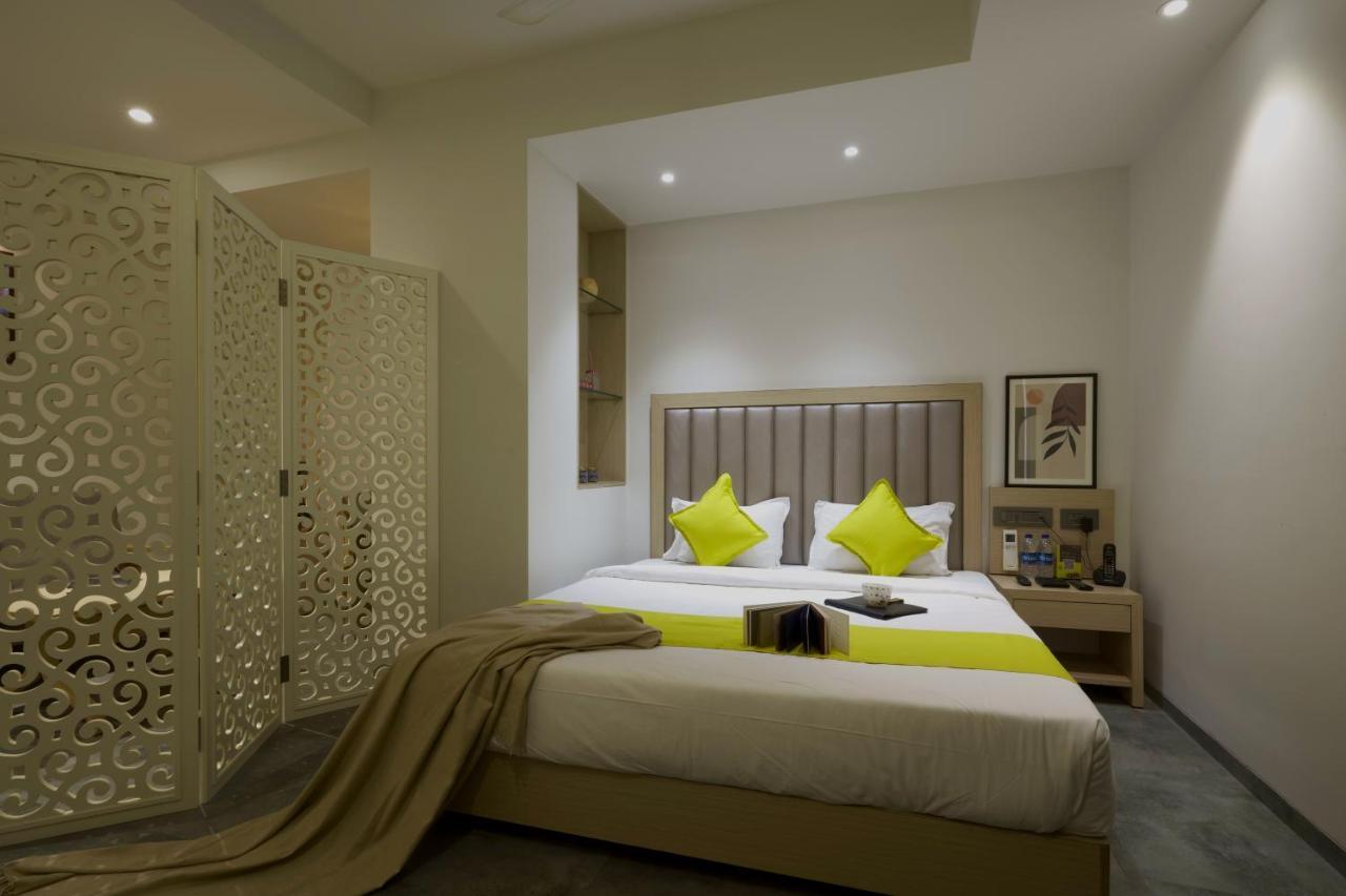 Hotel Sifat International Сурат Экстерьер фото