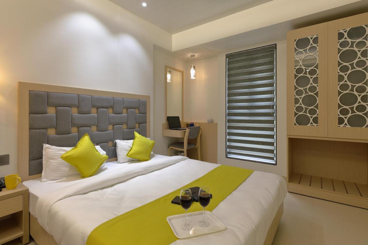Hotel Sifat International Сурат Экстерьер фото