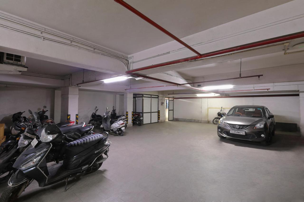 Hotel Sifat International Сурат Экстерьер фото