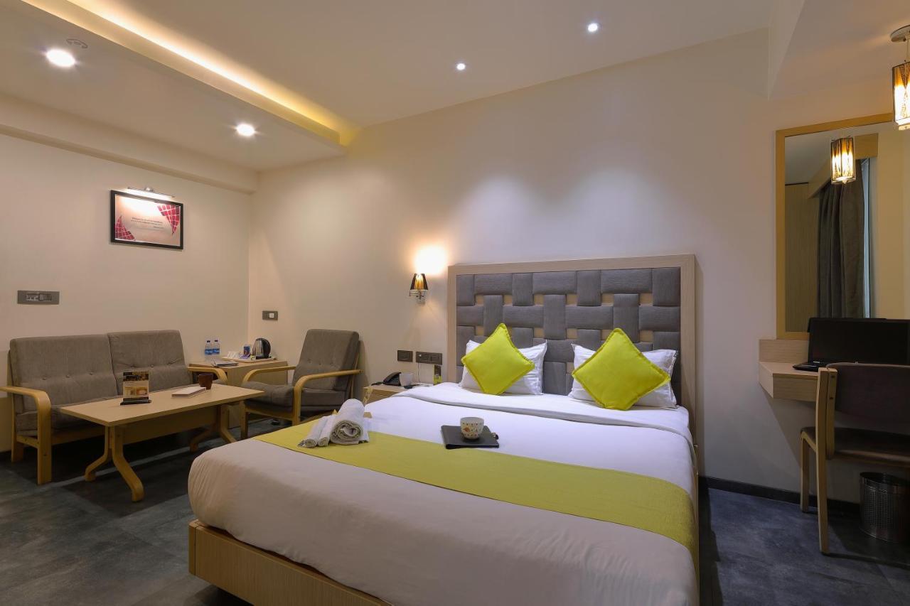 Hotel Sifat International Сурат Экстерьер фото