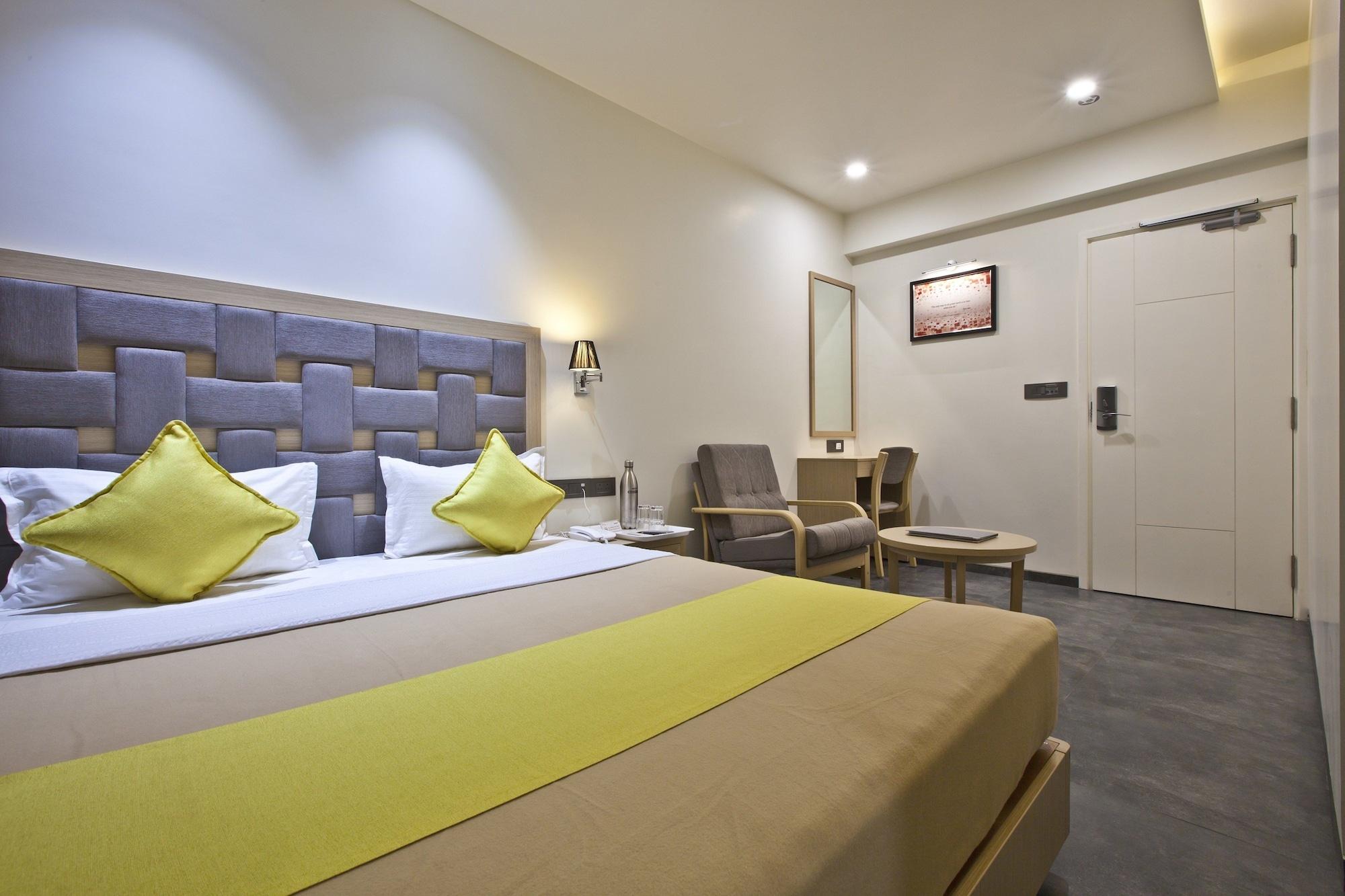 Hotel Sifat International Сурат Экстерьер фото