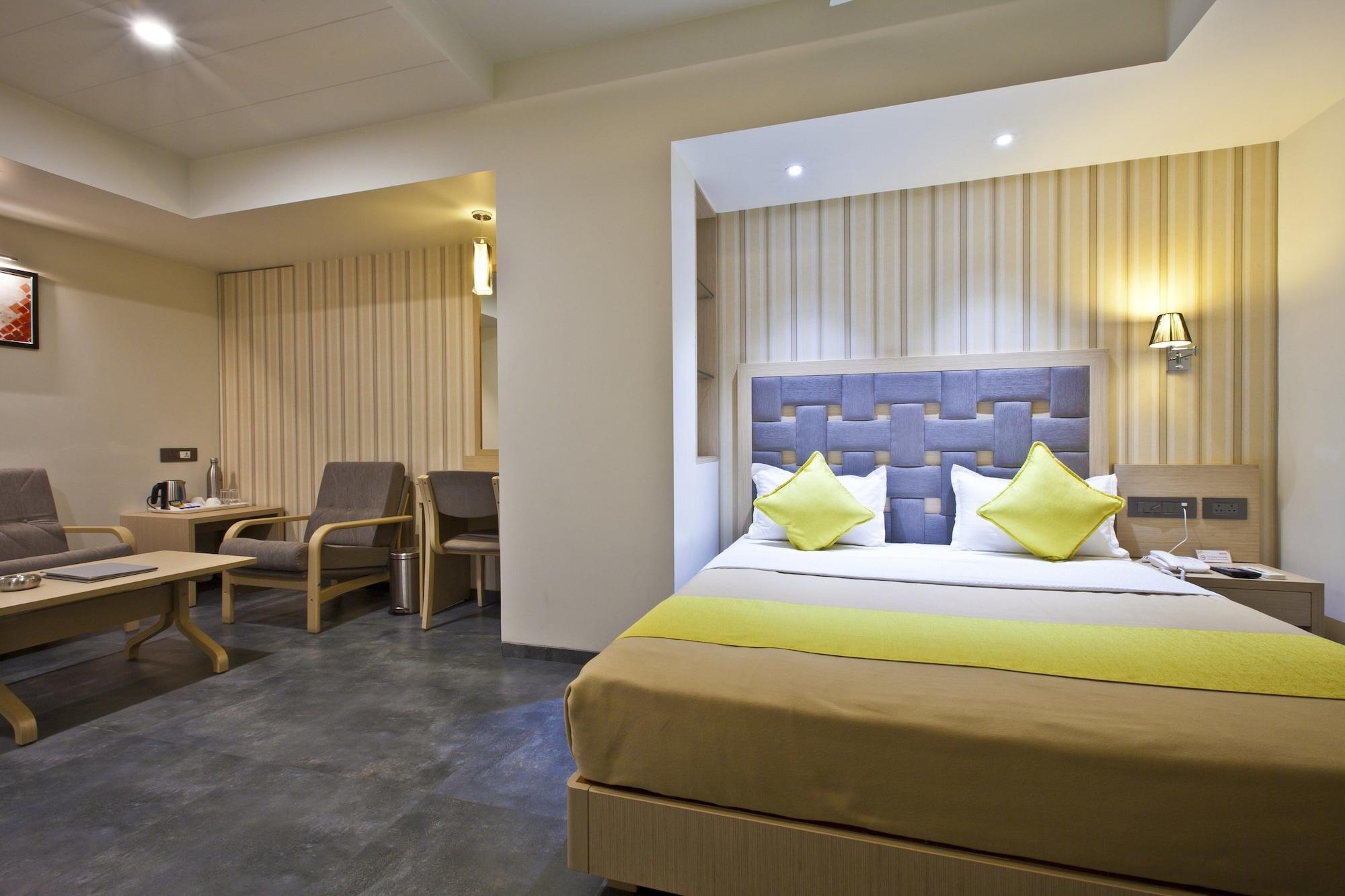 Hotel Sifat International Сурат Экстерьер фото
