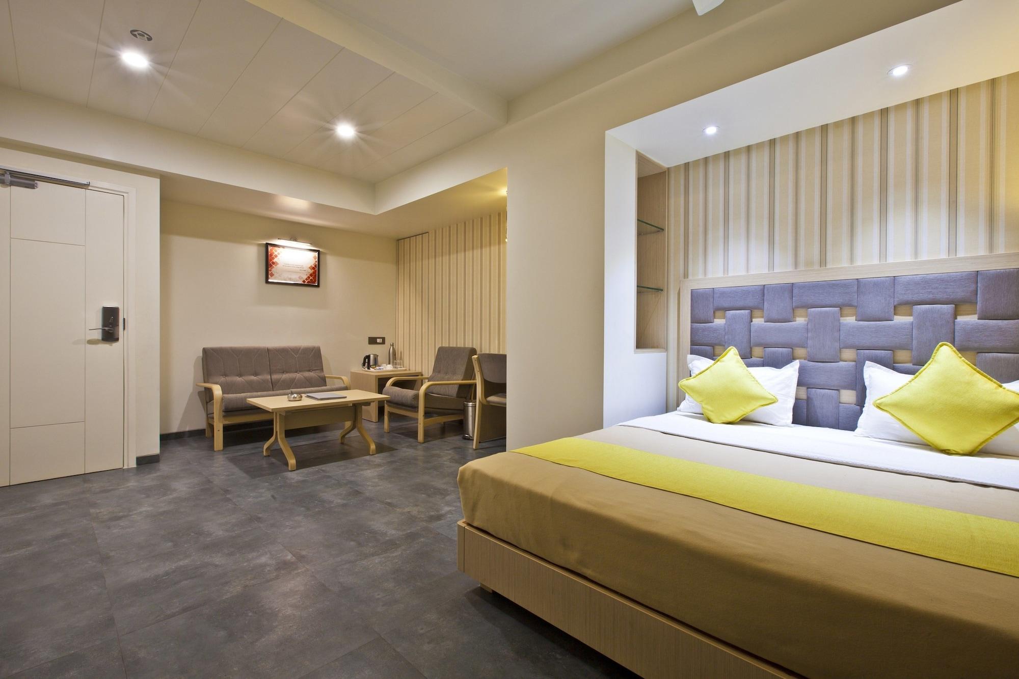 Hotel Sifat International Сурат Экстерьер фото