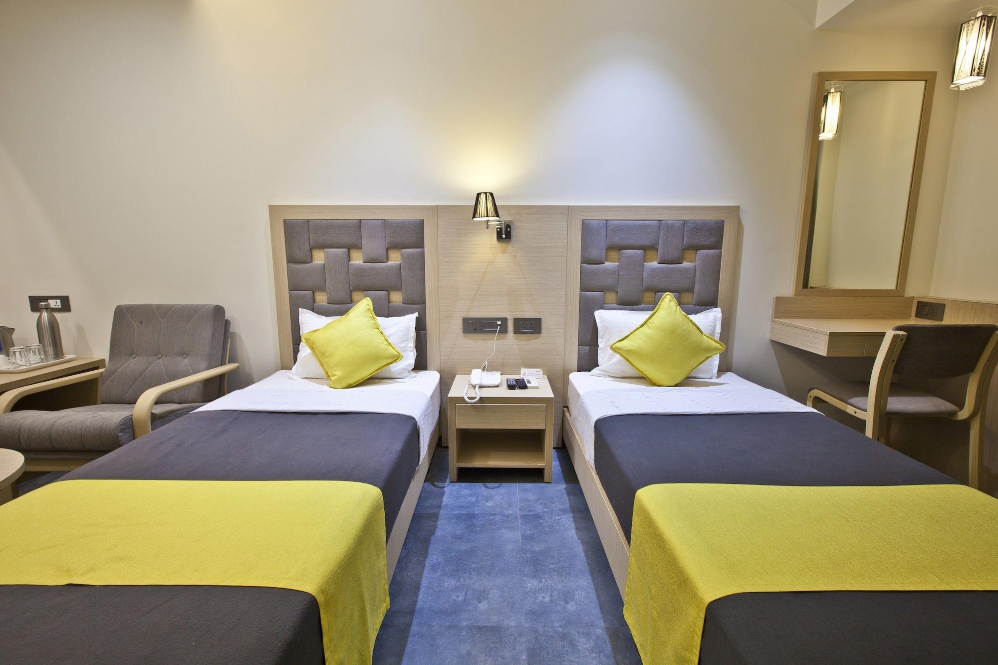 Hotel Sifat International Сурат Экстерьер фото