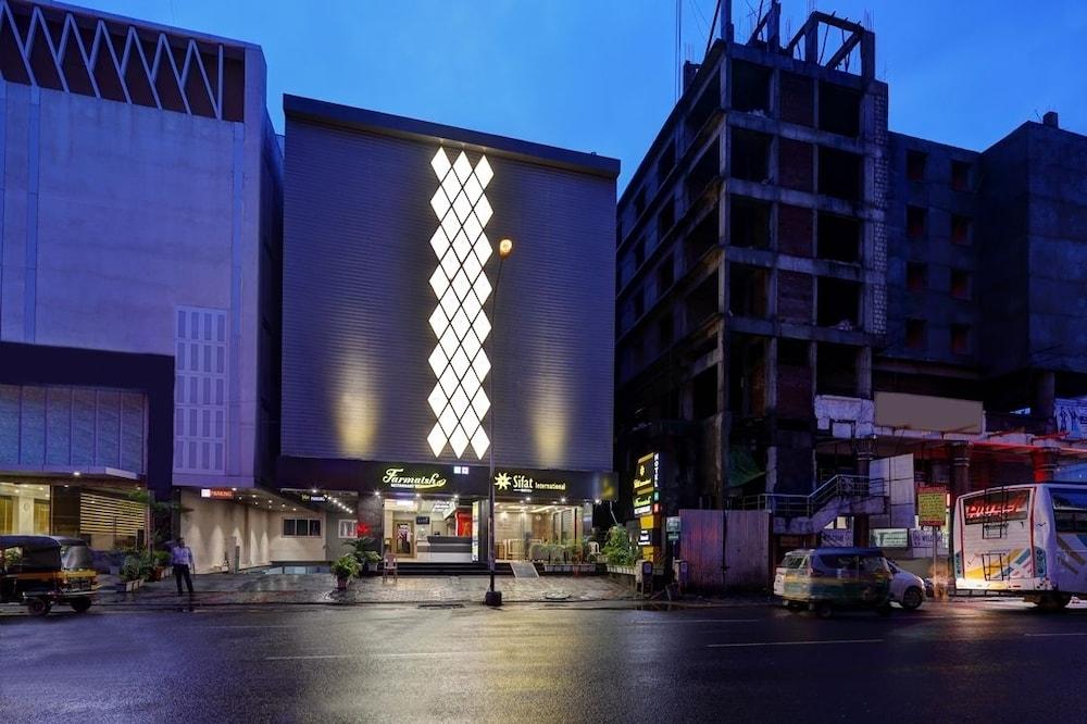 Hotel Sifat International Сурат Экстерьер фото
