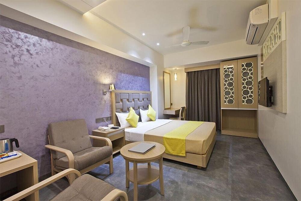 Hotel Sifat International Сурат Экстерьер фото