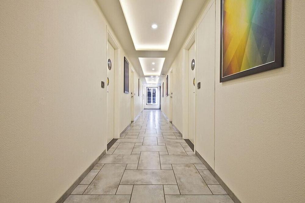 Hotel Sifat International Сурат Экстерьер фото