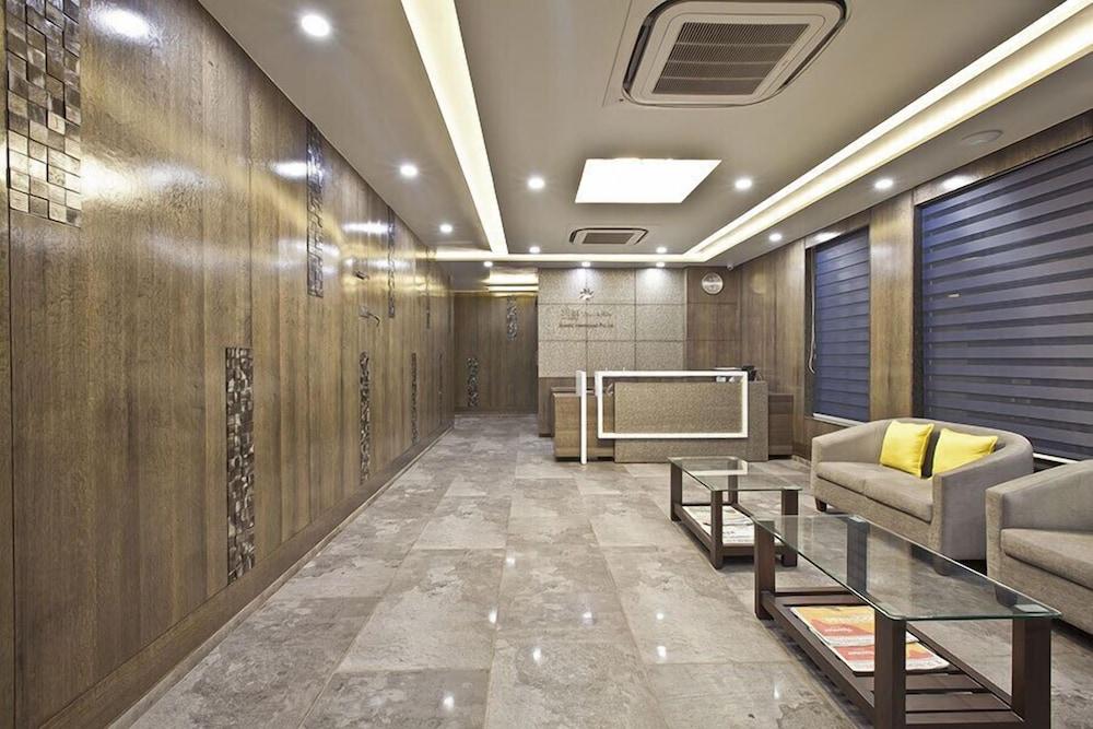 Hotel Sifat International Сурат Экстерьер фото