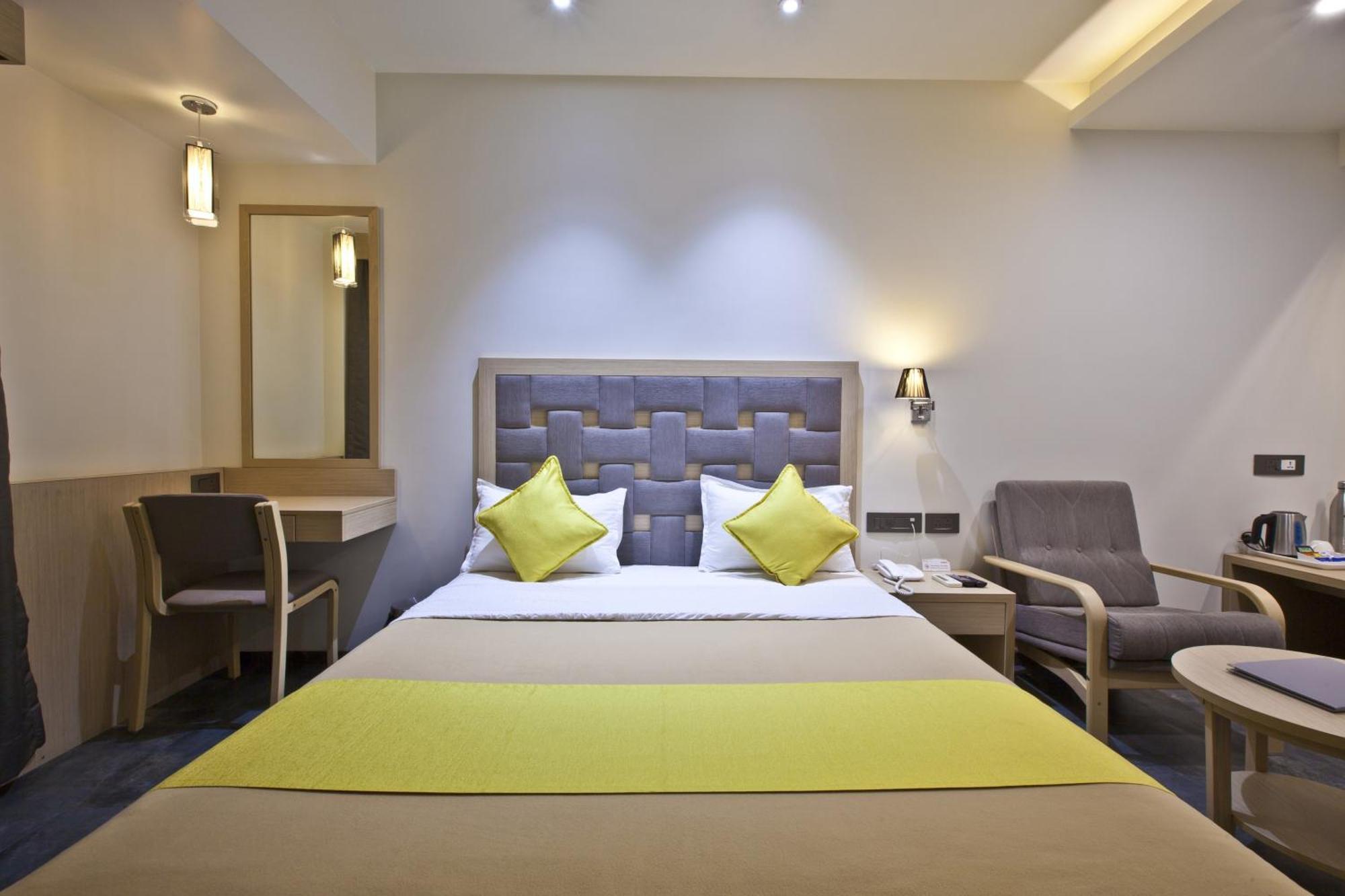 Hotel Sifat International Сурат Экстерьер фото