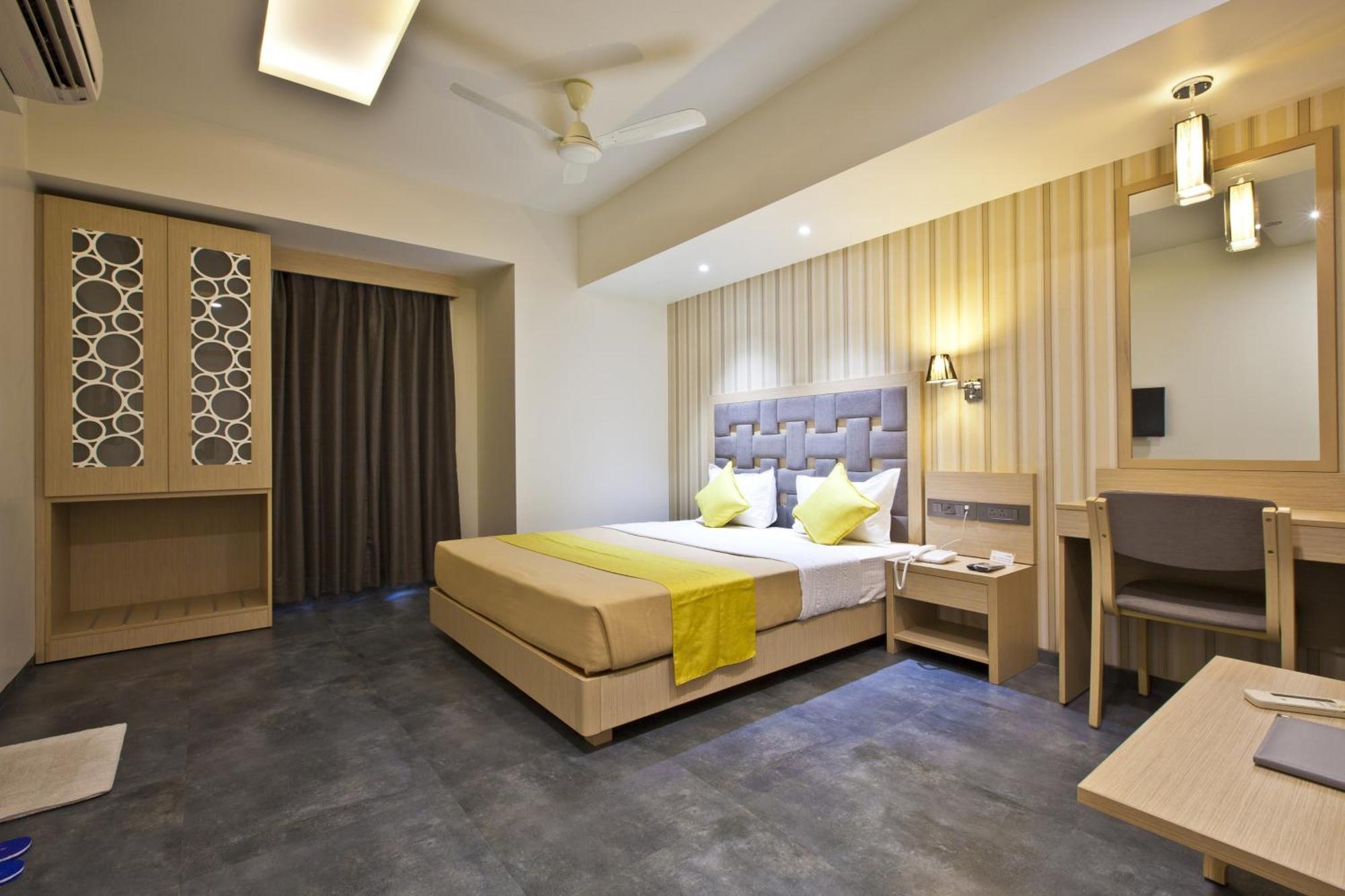 Hotel Sifat International Сурат Экстерьер фото