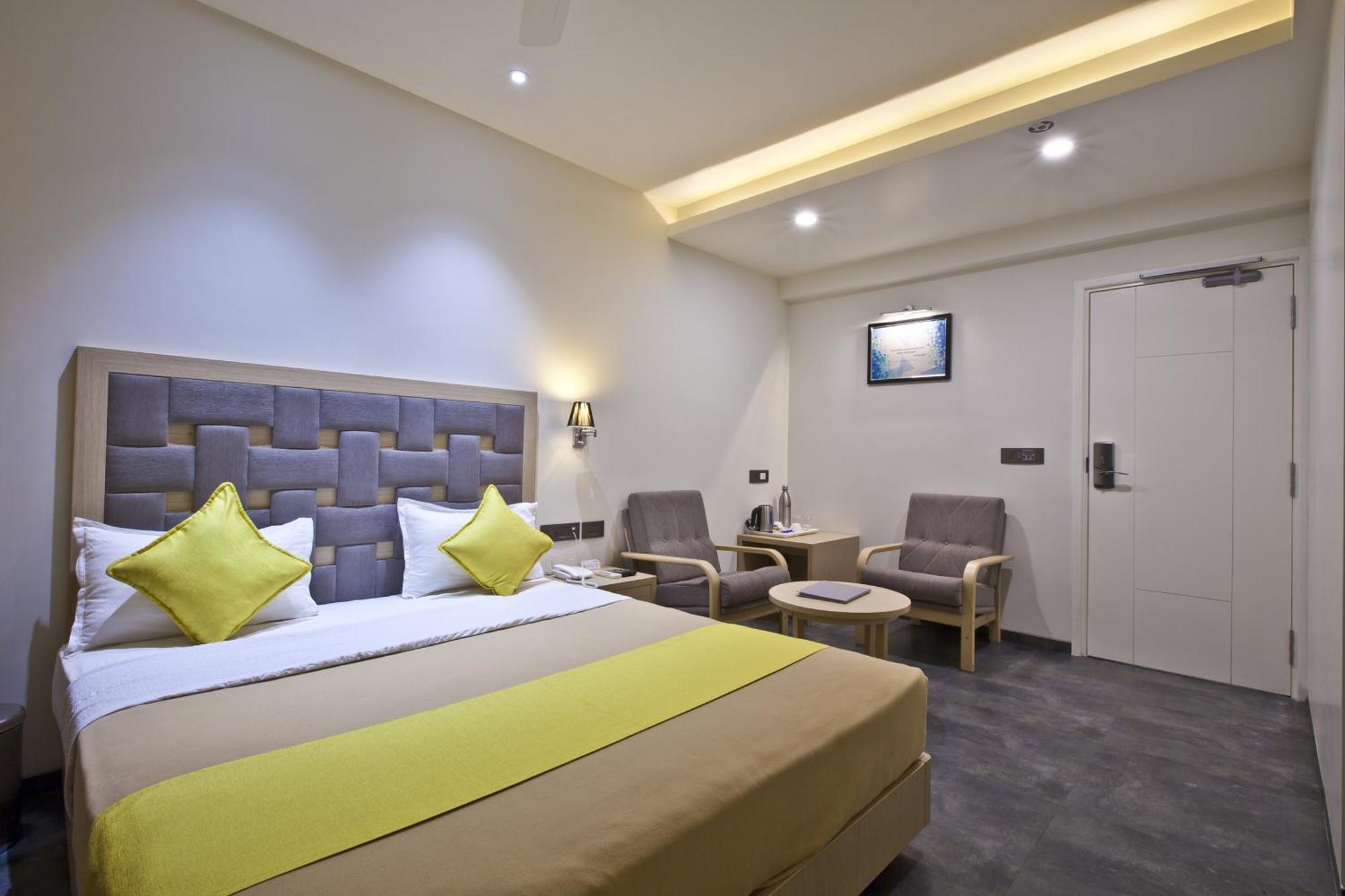 Hotel Sifat International Сурат Экстерьер фото