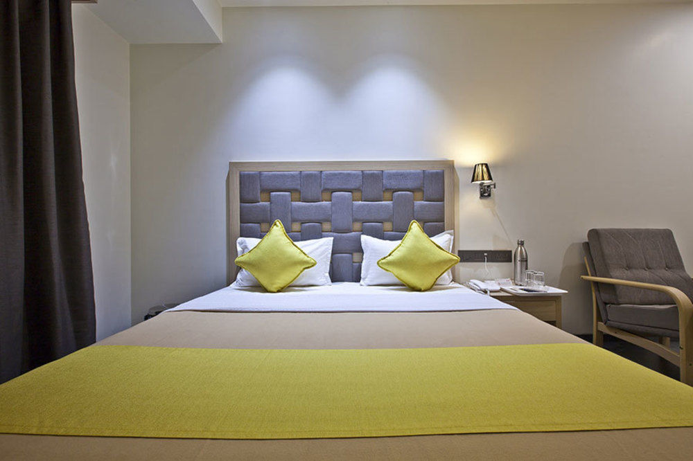 Hotel Sifat International Сурат Экстерьер фото